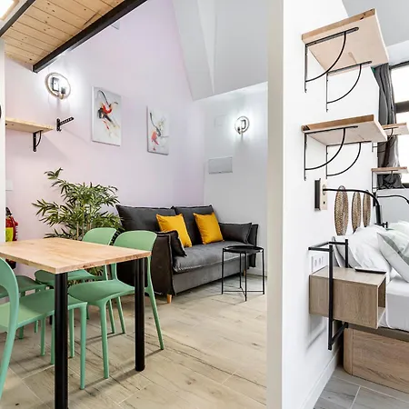 Marie Curie Flats, Lovely Loft Apartment *
